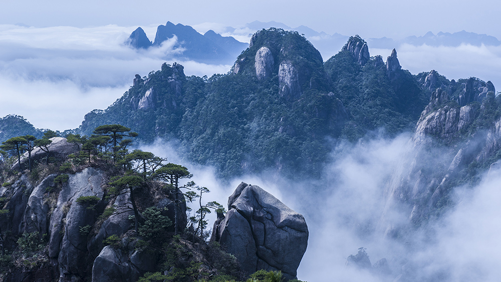 庐山-山外有山 摄影：杨经玉.jpg