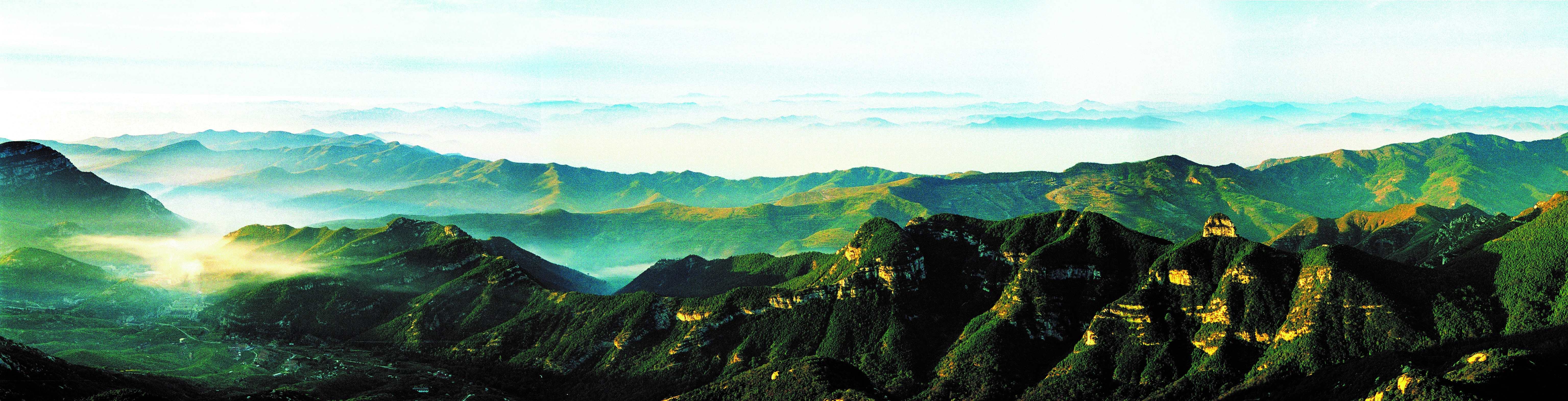 鲁山群峰层峦叠嶂.jpg