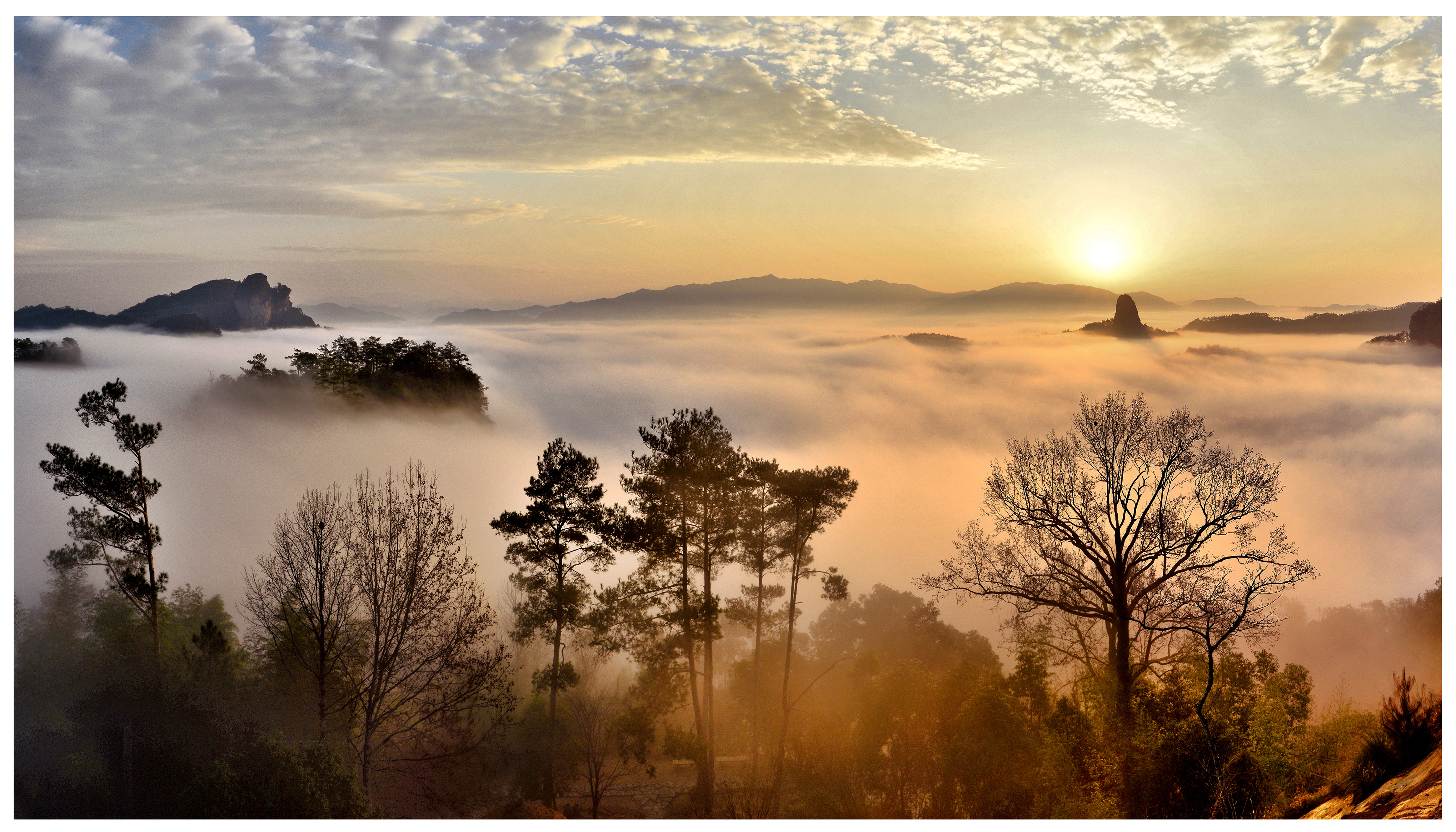 武夷山风光——虎啸岩 陈美中摄.jpg