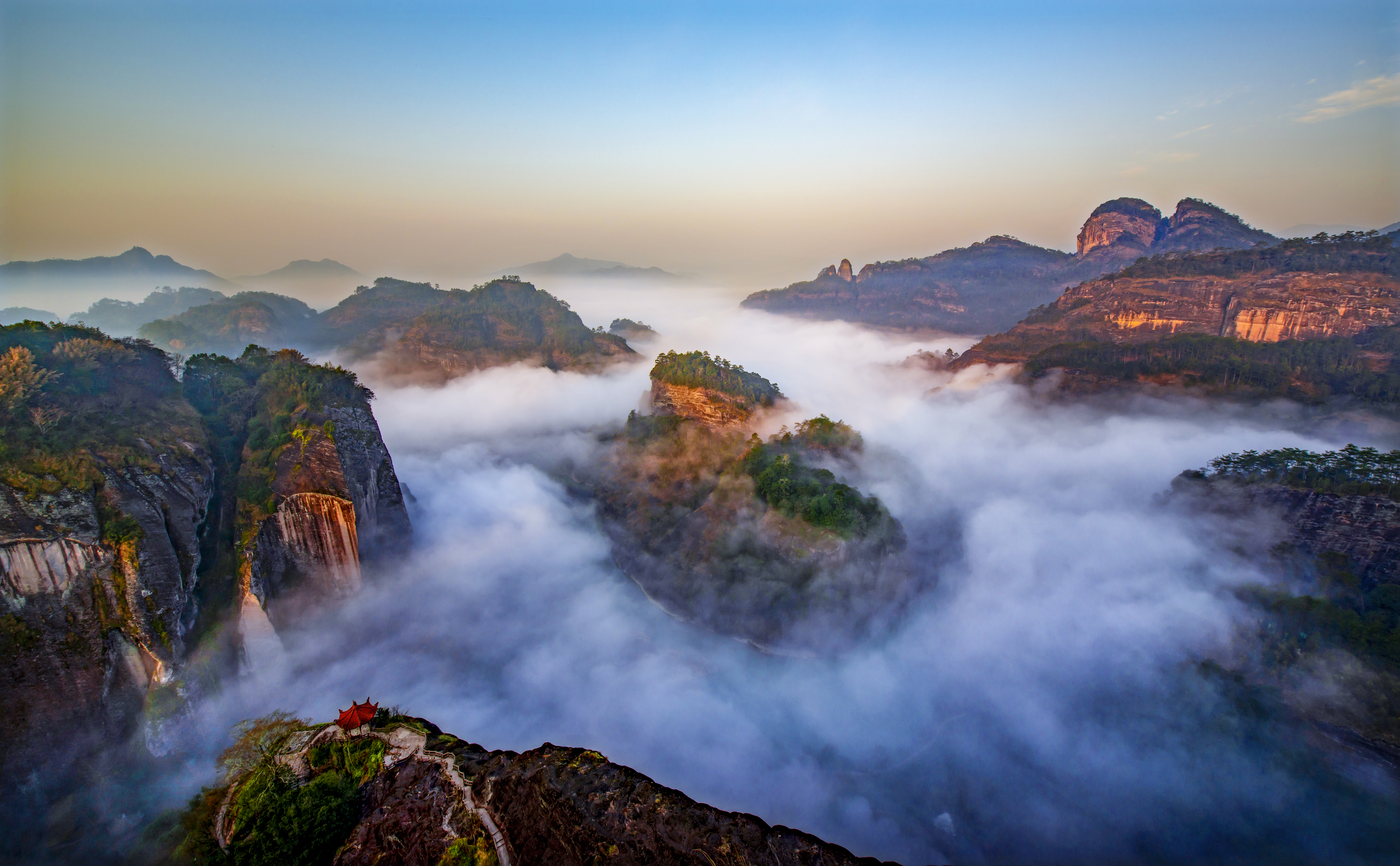 武夷山风光——天游云海 彭善安摄.jpg