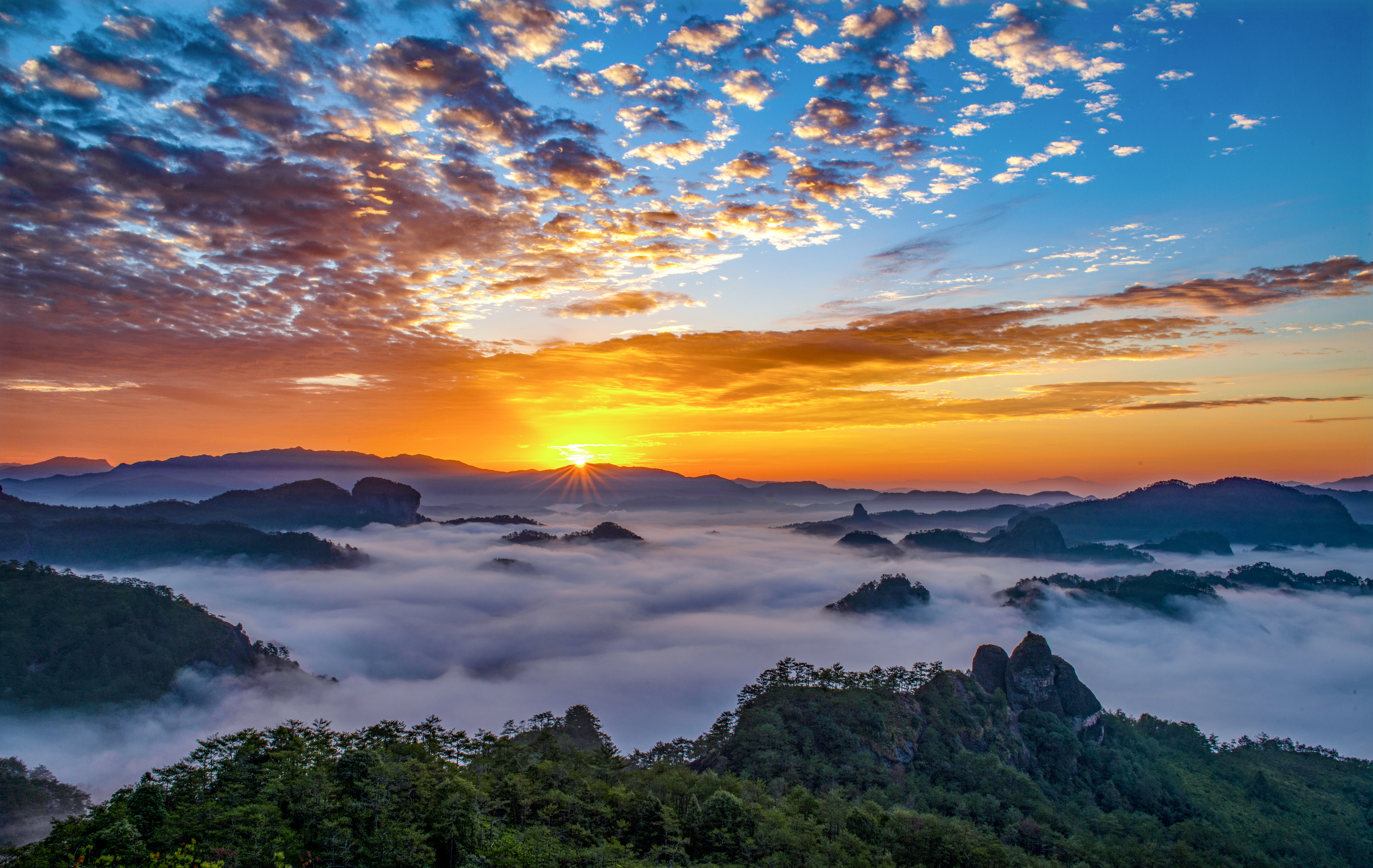 武夷山风光——武夷晨曦 彭善安摄.jpg