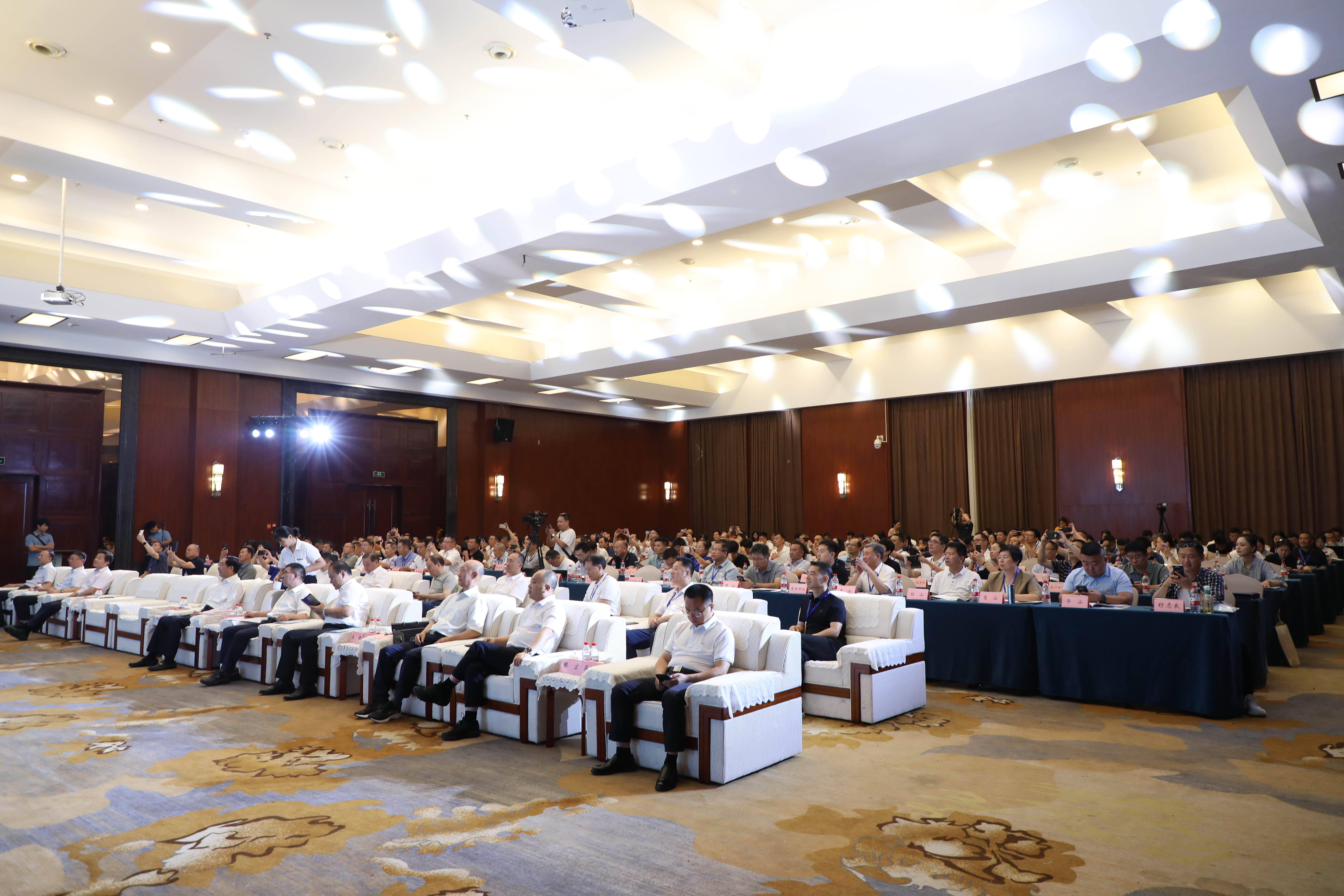 会议现场.jpg