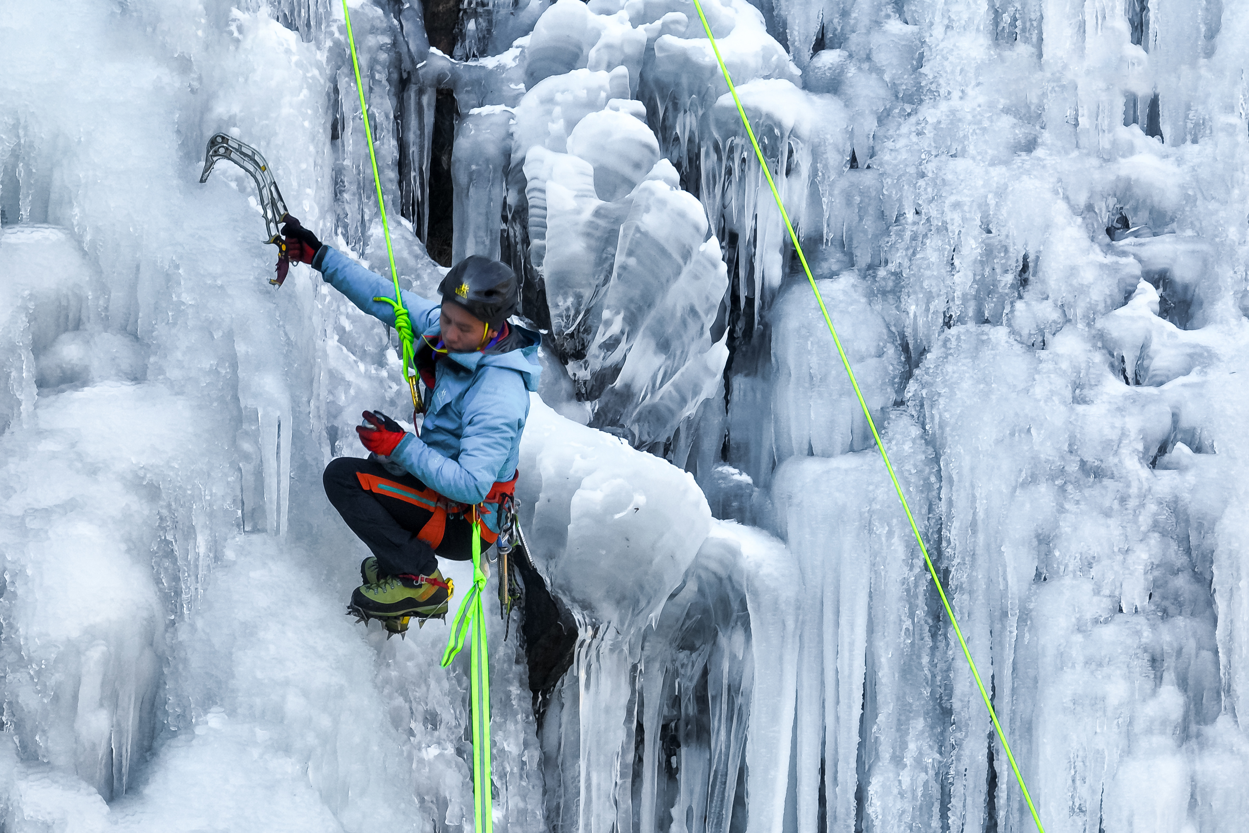 7 四姑娘山攀冰活动.jpg